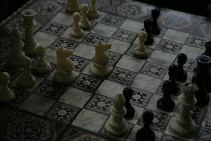 Resim2 Restoran/Resepsiyon
2. Satranç tahtası. Şam, 2010
50x75 cm
EUR 500 100x120cm EUR 900